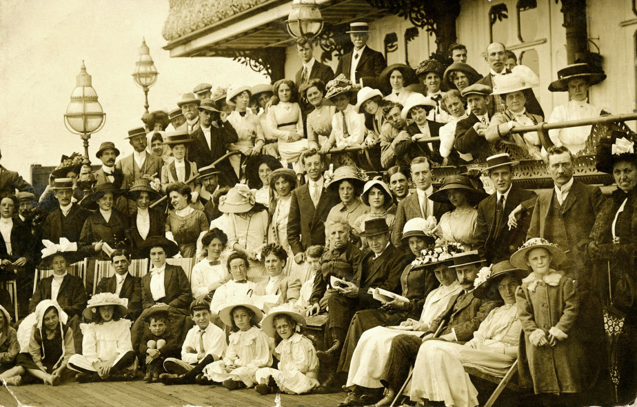 Group of Edwardian visitors to the Pier, photographed by W J Willnett
